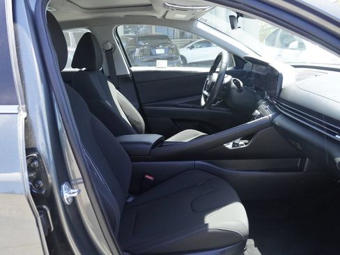 Used 2025 Hyundai Elantra SEL FWD image 21