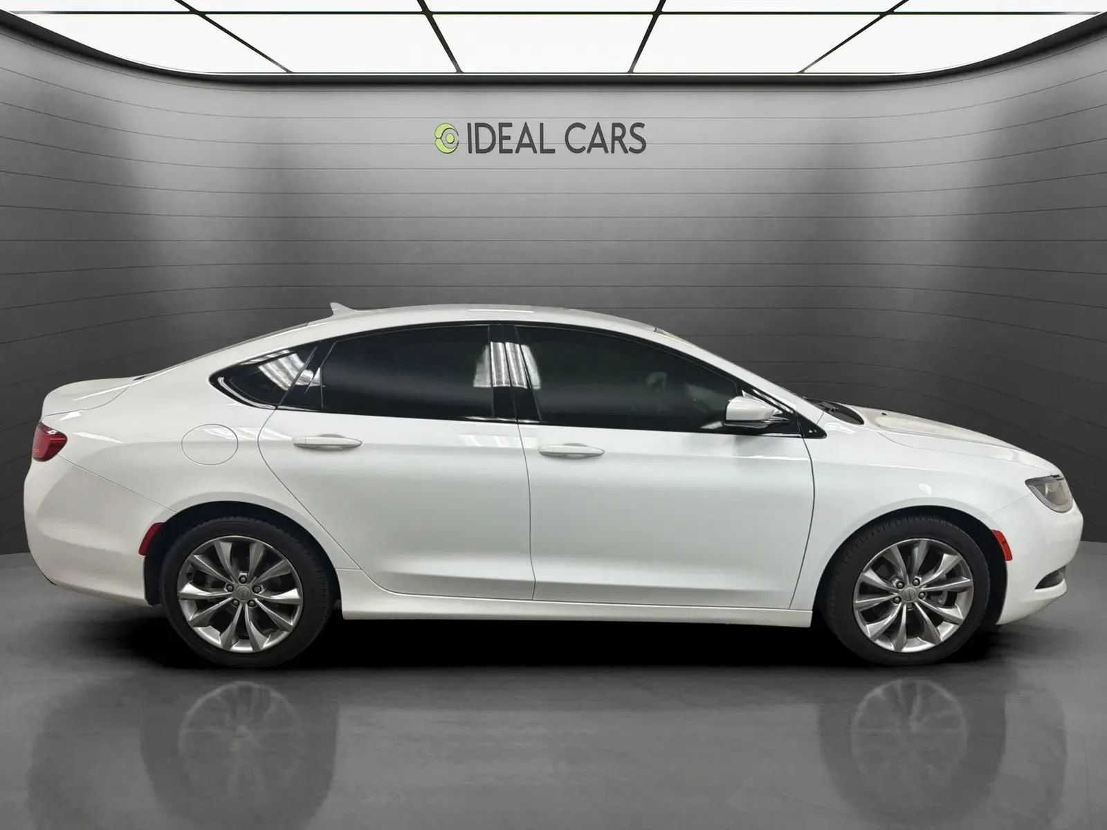 Used 2015 Chrysler 200 S w/ Navigation & Sound Group I FWD image 4
