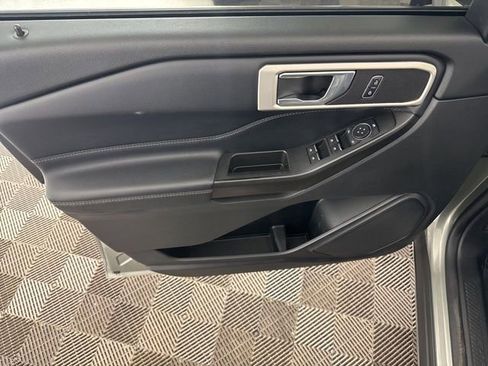 Used 2020 Ford Explorer XLT w/ Equipment Group 202A image 18