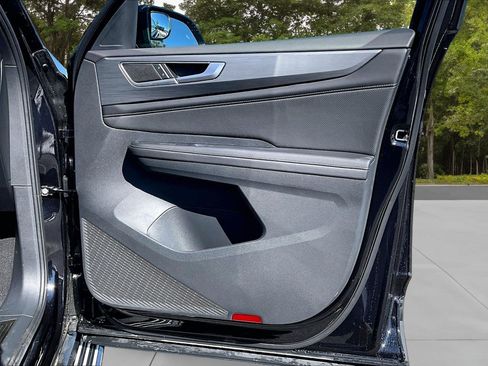 Used 2024 Volkswagen Atlas Cross Sport SE w/ Panoramic Sunroof Package image 29