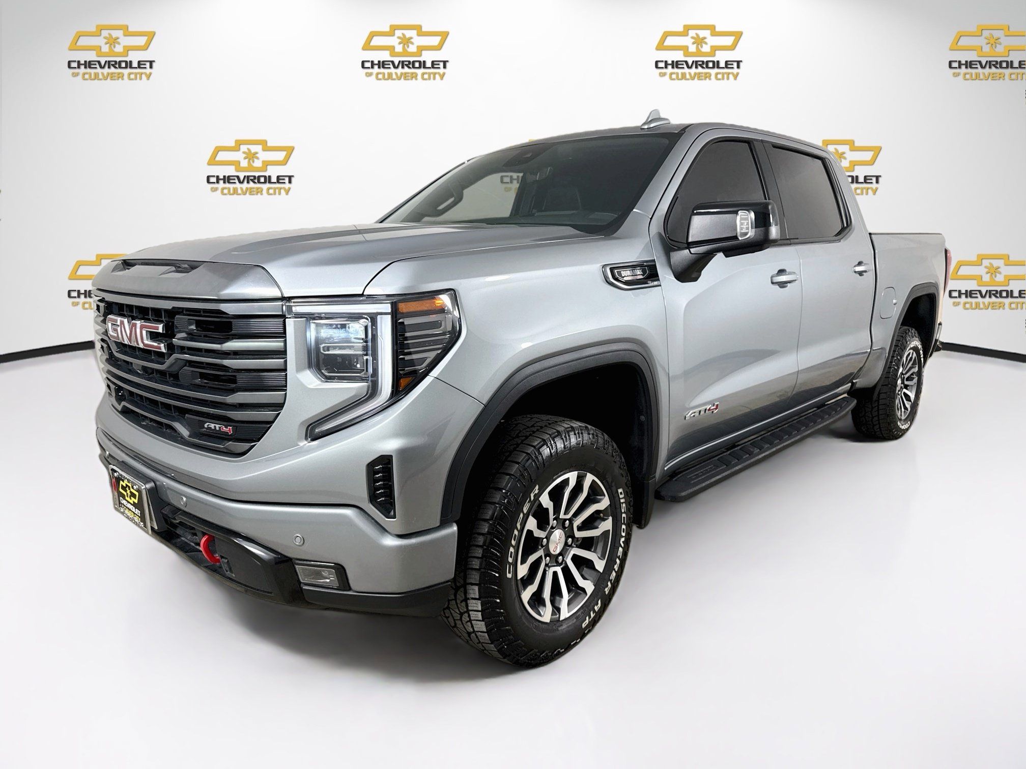 Used 2023 GMC Sierra 1500 AT4 w/ AT4 Premium Package AWD/4WD image 3