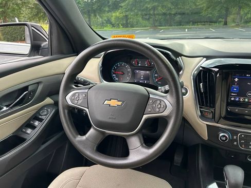 Used 2023 Chevrolet Traverse LS FWD image 22
