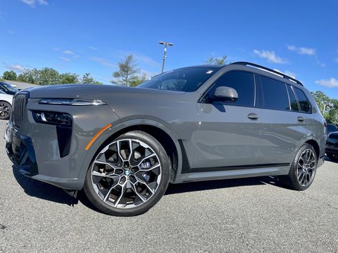 Used 2024 BMW X7 xDrive40i w/ M Sport Package AWD/4WD image 38