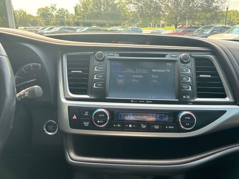 Used 2019 Toyota Highlander XLE AWD/4WD image 30