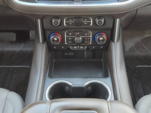 Used 2021 Chevrolet Suburban Z71 w/ Z71 Off-Road Package AWD/4WD image 19