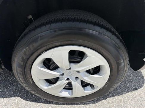 Used 2023 Toyota RAV4 LE FWD image 31