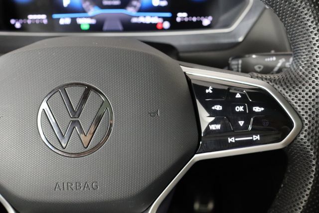 Used 2024 Volkswagen Tiguan SE R-Line AWD/4WD image 10
