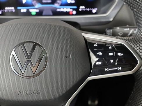 Used 2024 Volkswagen Tiguan SE R-Line AWD/4WD image 10