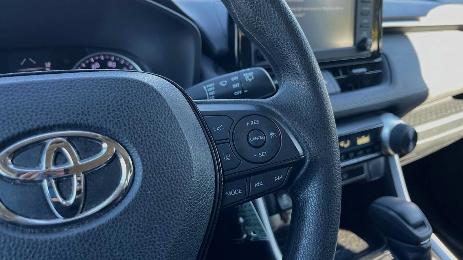 Used 2019 Toyota RAV4 LE FWD image 38