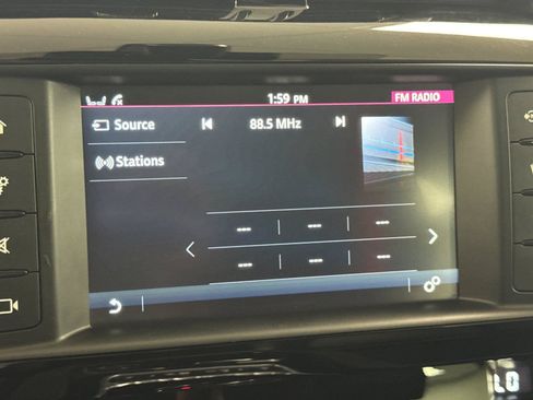 Used 2018 Jaguar F-PACE Premium AWD/4WD image 17