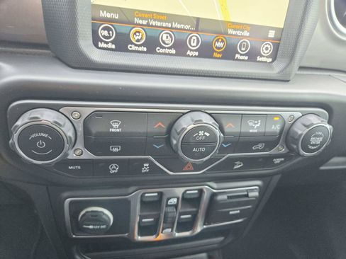Used 2020 Jeep Wrangler Unlimited Sahara AWD/4WD image 34