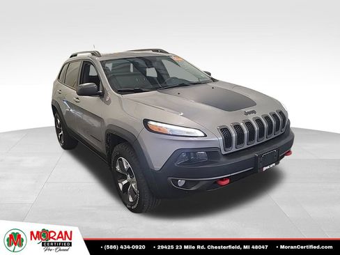 Used 2017 Jeep Cherokee Trailhawk w/ Cold Weather Group AWD/4WD image 5