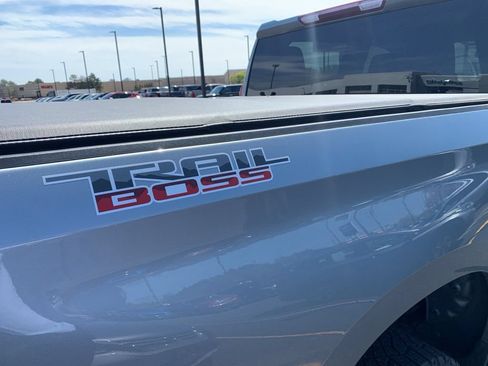 Used 2023 Chevrolet Silverado 1500 LT Trail Boss w/ LPO, Dark Essentials Package AWD/4WD image 7