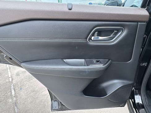 Used 2022 Nissan Rogue Platinum w/ Head-Up Display Package image 16