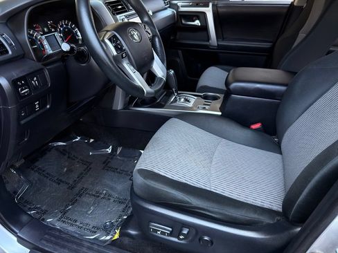 Used 2018 Toyota 4Runner SR5 AWD/4WD image 22