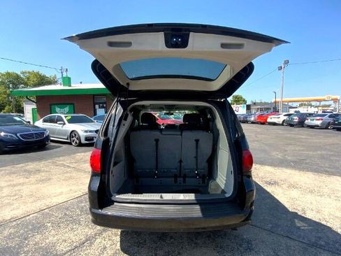 Used 2013 Volkswagen Routan SE image 5