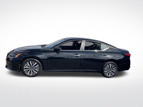 Used 2024 Nissan Altima 2.5 SV FWD image 2