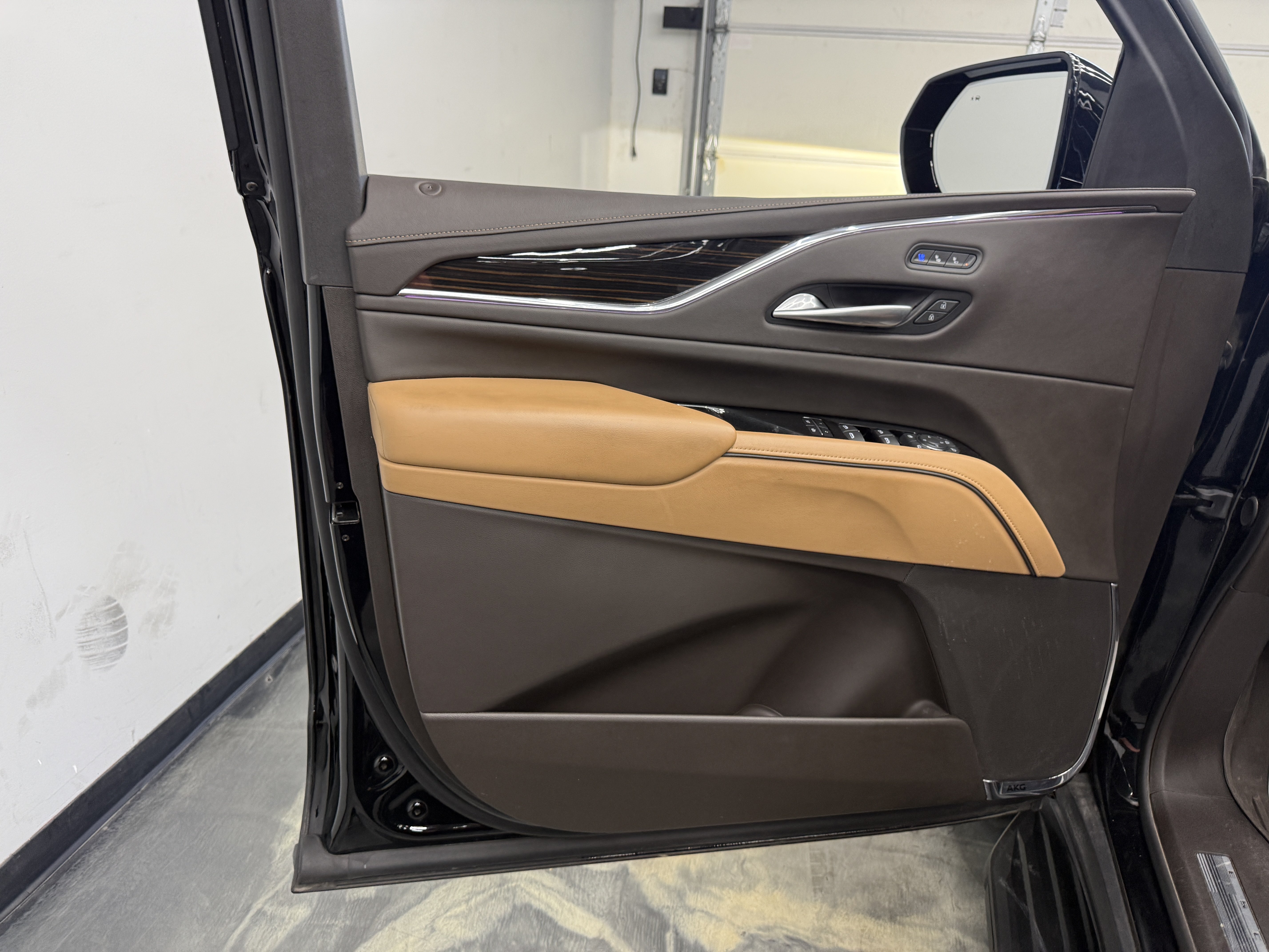 Used 2023 Cadillac Escalade Sport w/ LPO, Floor Liner Package AWD/4WD image 9