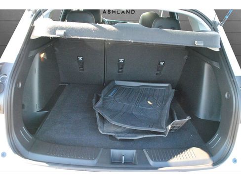 Used 2024 Chevrolet Trax LT w/ Driver Confidence Package FWD image 28