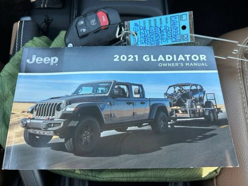 Used 2021 Jeep Gladiator Overland w/ Popular Equipment Package AWD/4WD image 18