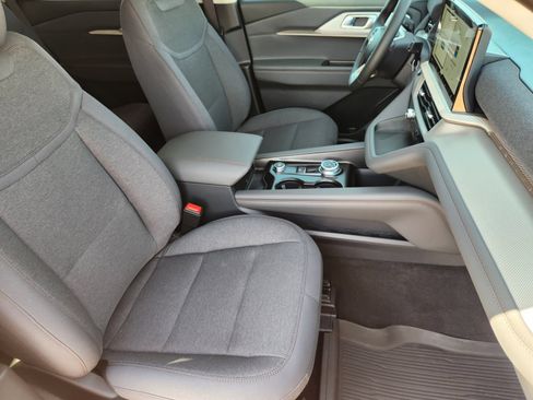 New 2026 Ford Explorer Active RWD image 14