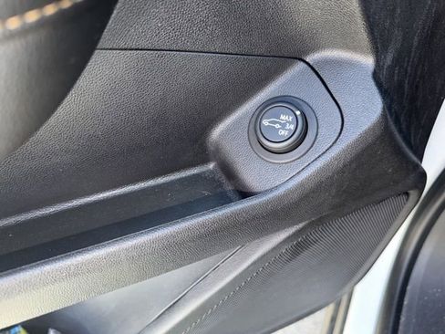 Used 2020 GMC Terrain SLT w/ Preferred Package image 12