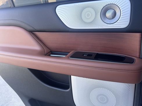 Used 2020 Lincoln Navigator Reserve w/ Luxury Package image 21