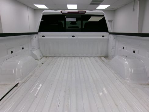 Certified 2023 GMC Sierra 1500 SLE w/ Preferred Package image 12