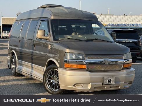 Used 2014 Chevrolet Express 1500 RWD image 2