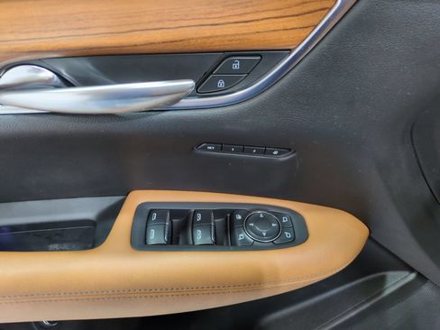 Used 2020 Cadillac XT5 Premium Luxury w/ LPO, Floor Liner Package AWD/4WD image 17