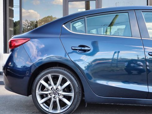 Used 2018 MAZDA MAZDA3 Touring FWD image 11