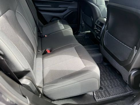 Used 2025 Jeep Grand Cherokee Laredo X AWD/4WD image 8