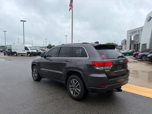 Used 2020 Jeep Grand Cherokee Laredo w/ Laredo X Package RWD image 3
