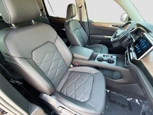 Used 2026 Volkswagen Atlas SE FWD image 13