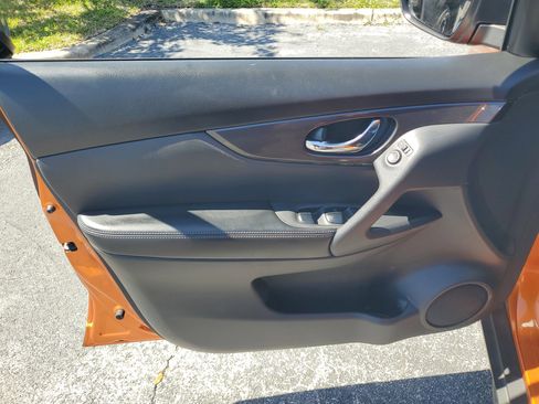 Certified 2020 Nissan Rogue SV image 10