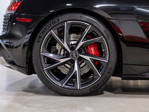 Used 2021 Audi R8 V10 w/ Premium Package image 25