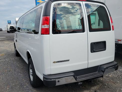 New 2024 Chevrolet Express 3500 Extended image 3
