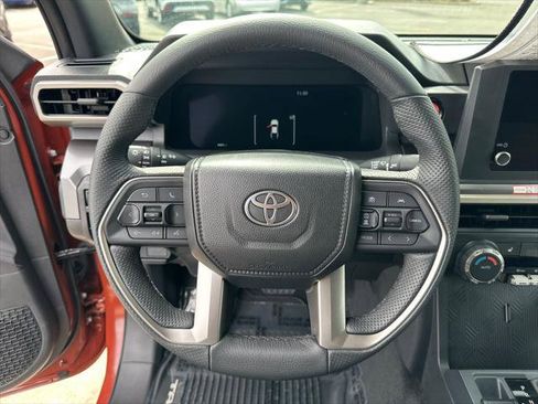 Certified 2025 Toyota Tacoma TRD Off-Road AWD/4WD image 18