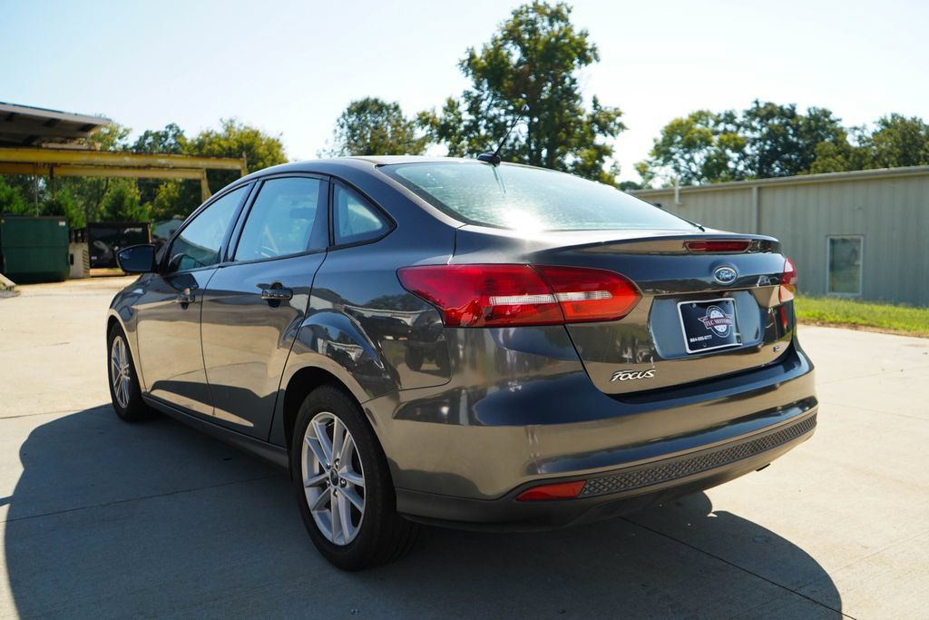 Used 2018 Ford Focus SE FWD image 4