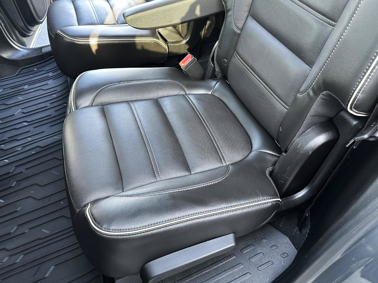 Used 2018 GMC Acadia Denali w/ Technology Package AWD/4WD image 31
