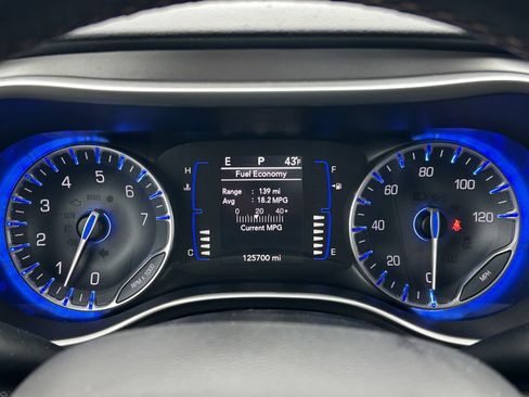 Used 2020 Chrysler Pacifica Touring-L image 25