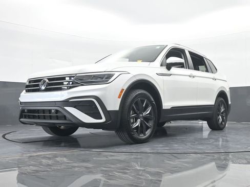 Used 2023 Volkswagen Tiguan SE image 55