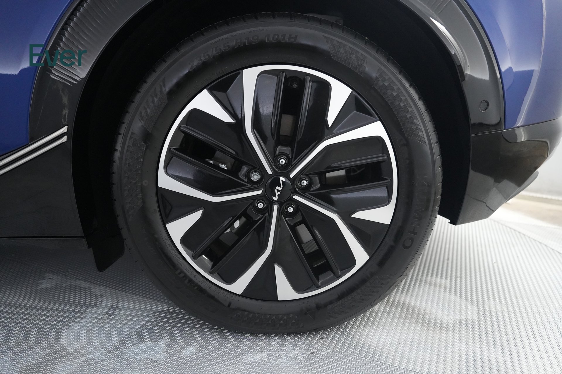 Used 2024 Kia EV6 Wind w/ Wind Technology Package RWD image 9