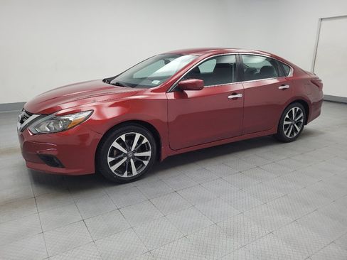 Used 2017 Nissan Altima 2.5 SR w/ Interior Lighting Package FWD image 2
