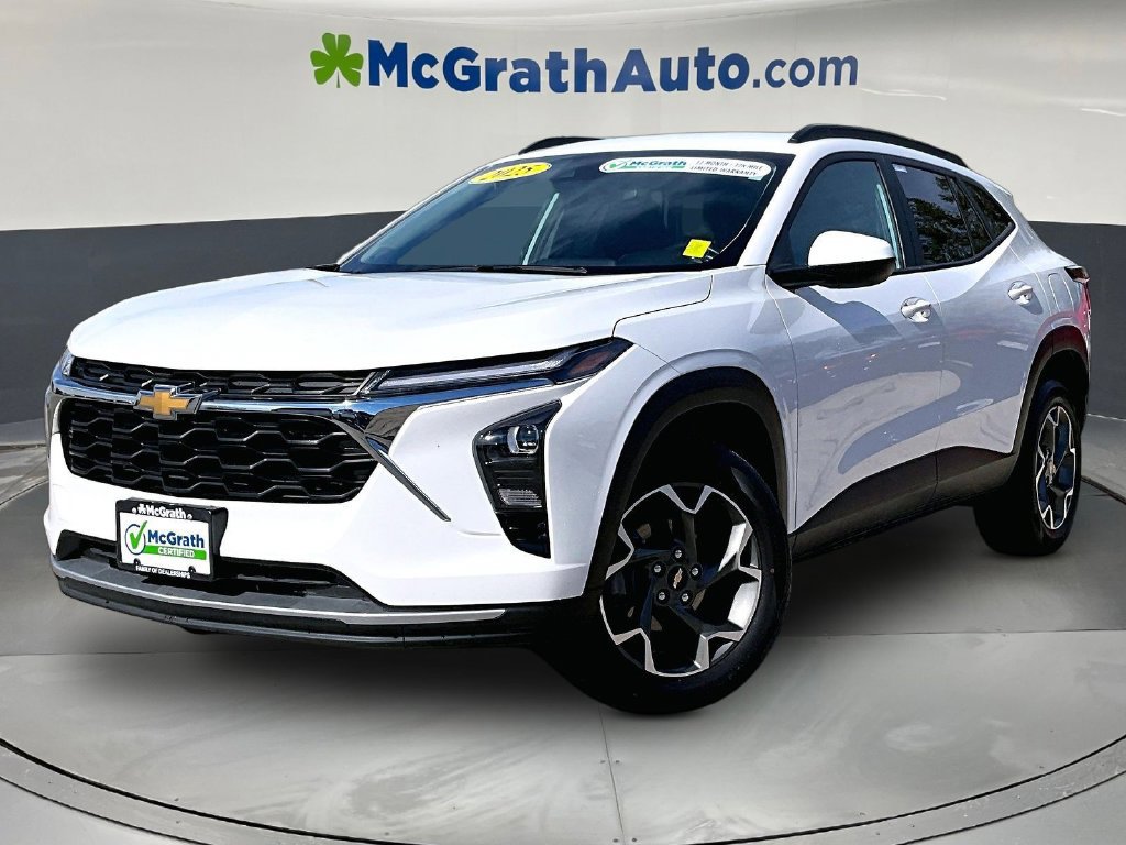 Used 2025 Chevrolet Trax LT w/ Driver Confidence Package FWD image 3