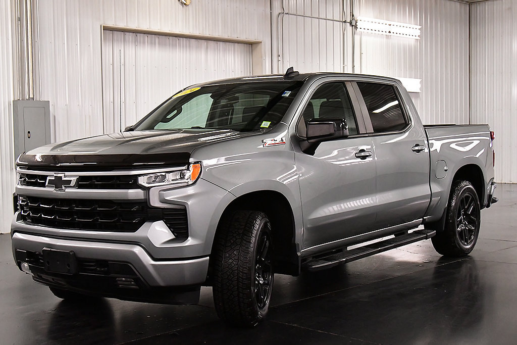 Used 2024 Chevrolet Silverado 1500 RST w/ Convenience Package II AWD/4WD image 3