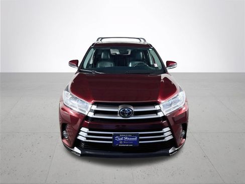 Used 2019 Toyota Highlander XLE AWD/4WD image 3