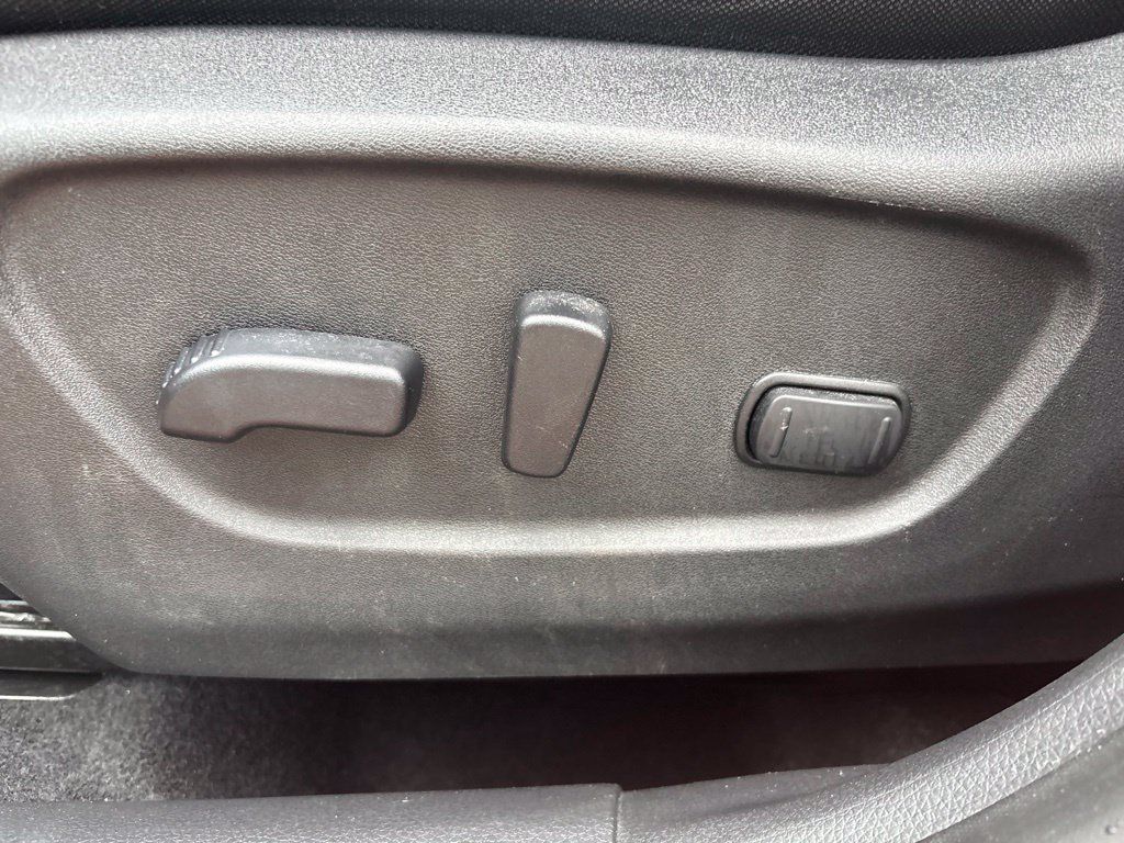 Used 2020 Nissan Rogue SV AWD/4WD image 19