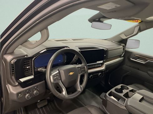 Used 2024 Chevrolet Silverado 1500 LT AWD/4WD image 7