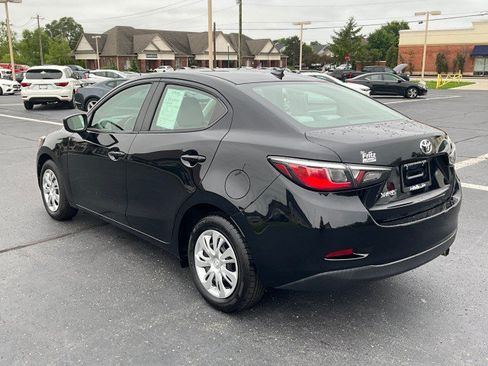 Used 2020 Toyota Yaris L FWD image 5